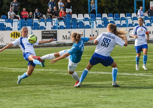 W 3. kolejce I ligi piłkarki KKP Bydgoszcz pokonały u siebie UKS SMS II Łódź 3:0 (2:0). Bramki zdobyły: Jessie Vilkofsky, Ilona Raczkowska i Edyta Sobczyk. Nasze dziewczyny wygrały w tym sezonie już pięć spotkań (dwa w Pucharze Polski). Zobacz zdjęcia z meczu KKP - UKS SMS Łódź >>>