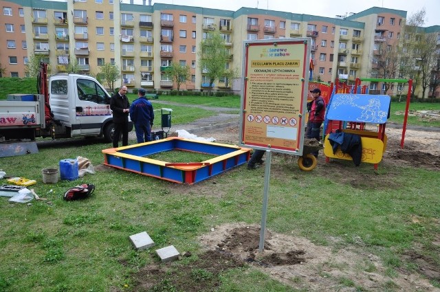 Pomiędzy ulicami Broniewskiego i Szenwalda na Osiedlu Północ w Kluczborku otwarto nowy plac zabaw.