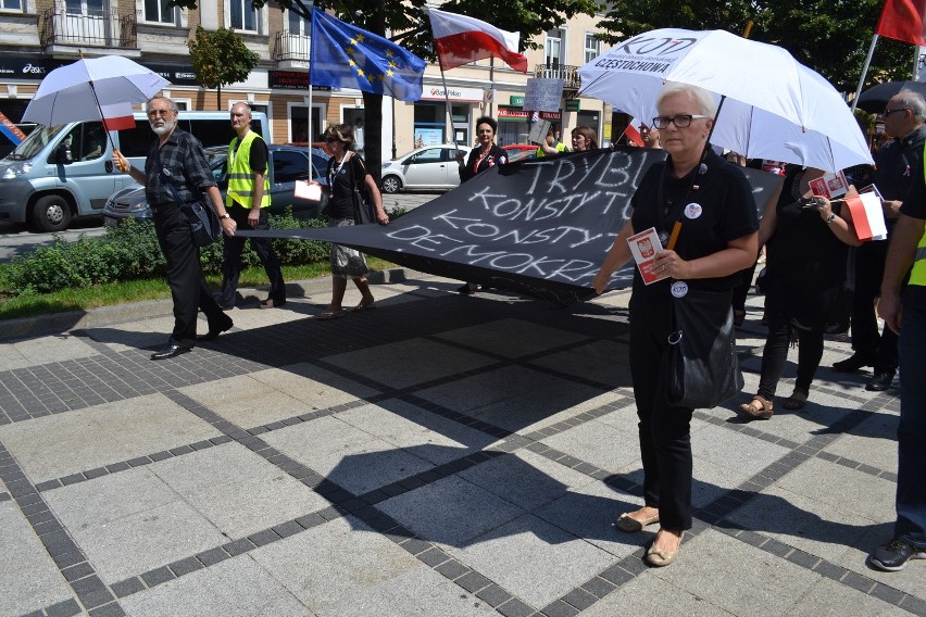 Czarny marsz KOD w Częstochowie