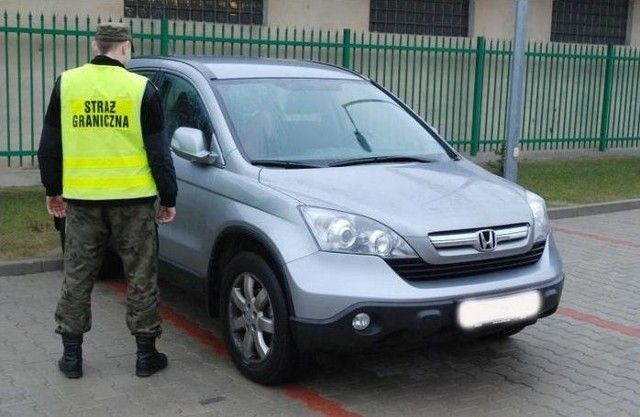 Zatrzymana honda crv warta jest około 75 tys. złotych