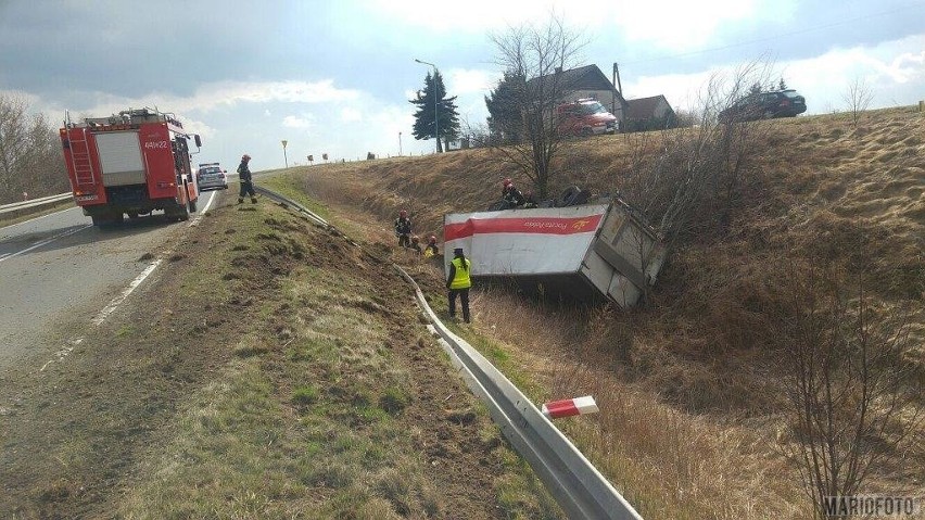 Dachowanie ciężarówki na DK 45 pod Krapkowicami.