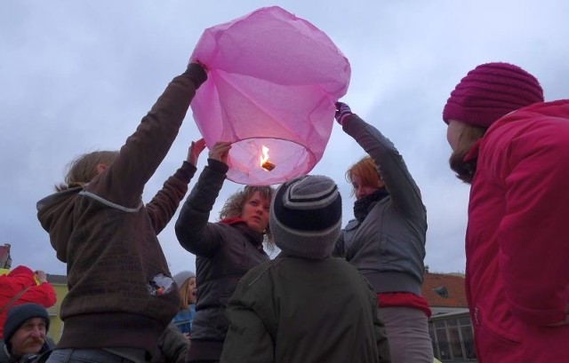 Lampiony wystartowały z placu przed ratuszem