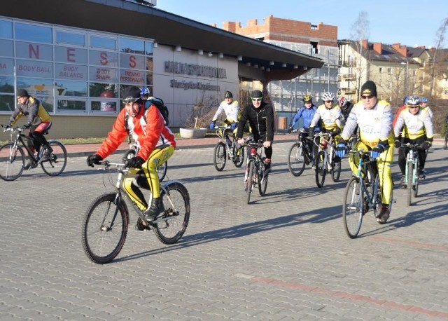 Skarżyscy cykliści wyruszyli na pierwszy noworoczny trening 1 stycznia sprzed hali sportowej przy ul. Sienkiewicza.