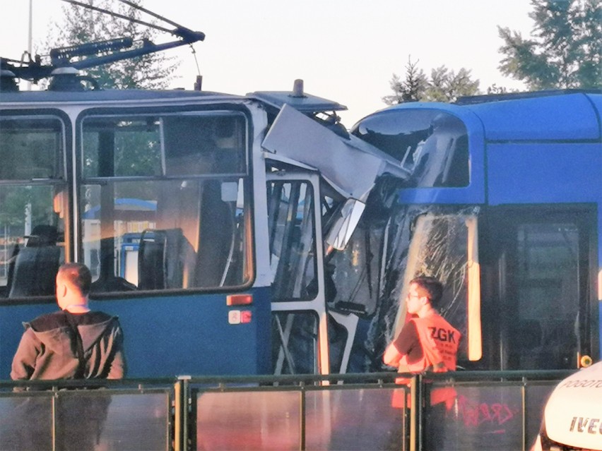 Kraków. Zderzenie tramwajów na Zabłociu.