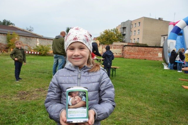 Centrum Kultury w Kluczborku zorganizowało Święto Pieczonego Ziemniaka. Można było posiedzieć przy ognisku i wesprzeć chorego na SMA Antosia Dziaczuka.