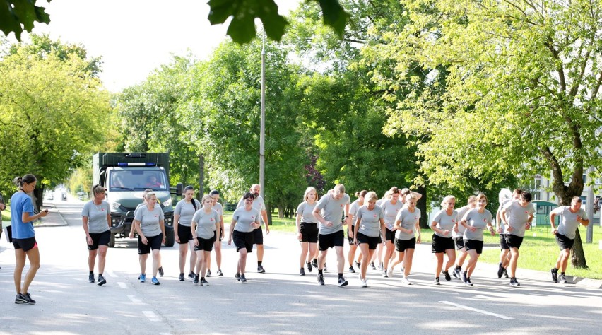 Grupa ochotników rozpoczyna szkolenie w 6 Mazowieckiej Brygadzie Obrony Terytorialnej w Radomiu. Zobaczcie zdjęcia