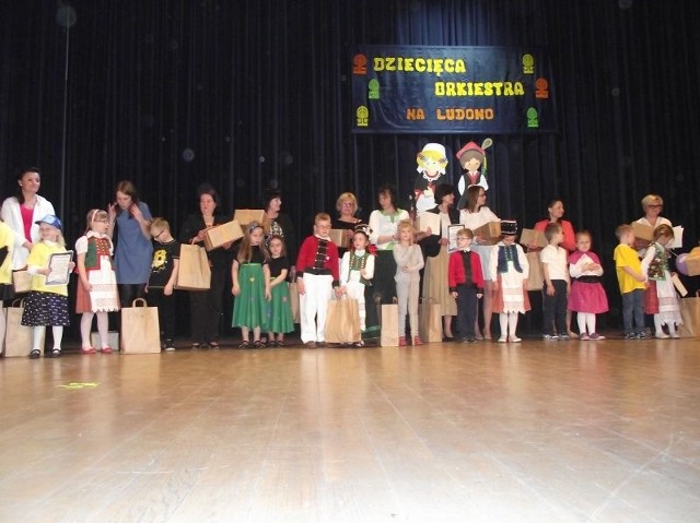 Zwyciężyły wszystkie przedszkola! Opiekunowie i reprezentancji grup otrzymali nagrody oraz dyplomy