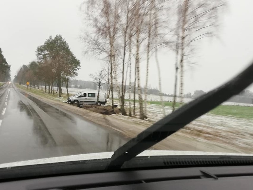 Na DK 19 auto w rowie na trasie Siemiatycze - Bielsk...