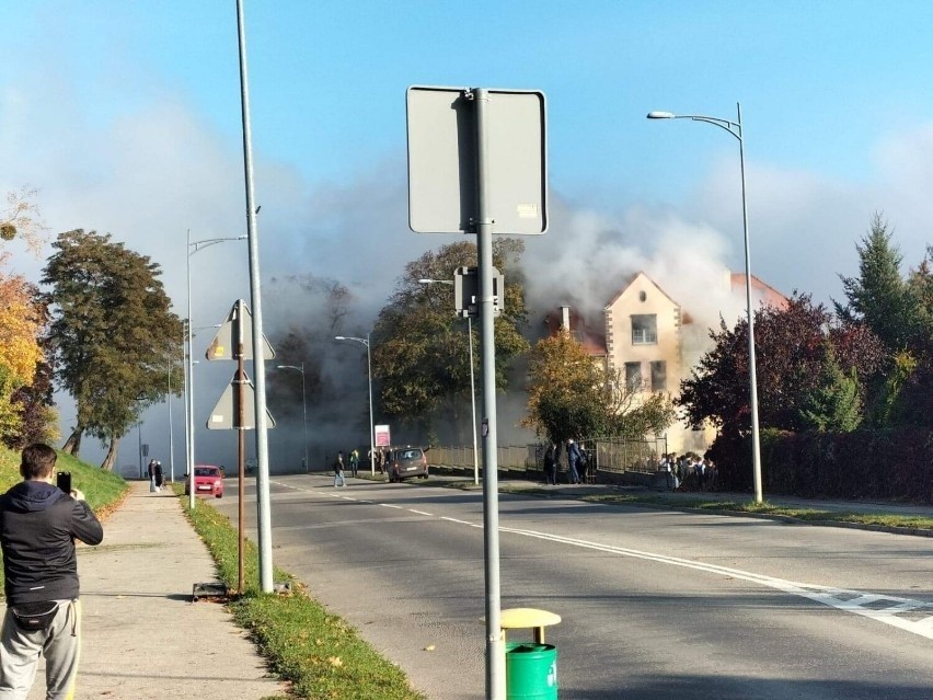 Pracownicy i uczniowie szkoły zostali ewakuowani jeszcze...