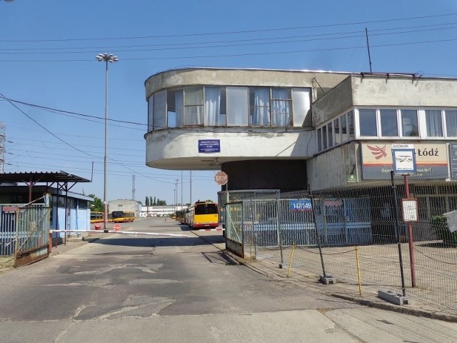 Zajezdnię przy ul. Limanowskiego wybudowano w 1971 roku.