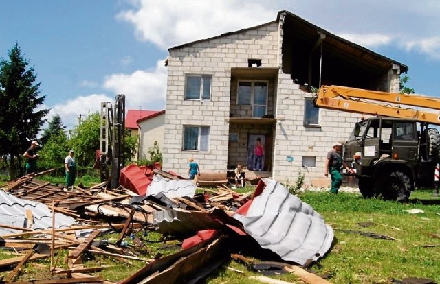 Tak po lipcowej nawałnicy wyglądał jeden z domów w Woli Blakowej w powiecie radomszczańskim
