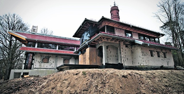 Z miesiąca na miesiąc Góra Chełmska w Koszalinie zmienia się coraz bardziej. Budowa centrum pielgrzymkowego, które tu powstaje, jest już bardzo zaawansowana. Zapraszamy do obejrzenia zdjęć z przebiegu prac. Zamieszczamy najnowsze zdjęcia oraz te z września 2016 roku. Więcej czytaj TUTAJ >>> Rośnie dom dla pielgrzymów. Góra Chełmska zmienia oblicze;nf