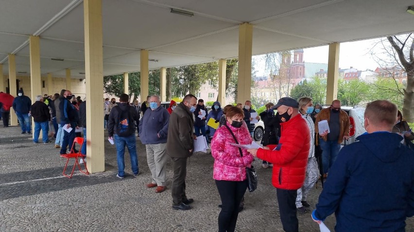 Majówkowa akcja promująca szczepienia przeciw COVID-19....