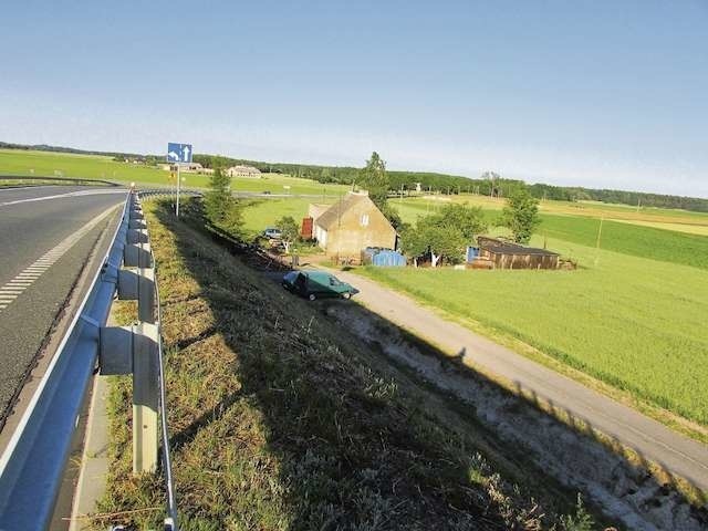 Domek udało się uratować, kiedy budowano wiadukt, łączący Szubin z Łabiszynem, teraz nie będzie tak łatwo