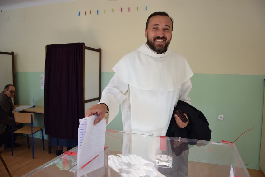 Wybory parlamentarne 2019: W Częstochowie zagłosowali już paulini. Znamy też pierwsze dane o frekwencji  [ZDJĘCIA]