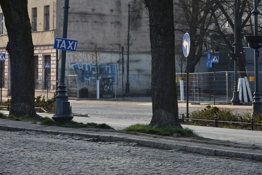 Taksówkarze są kolejną grupą zawodową, na której  epidemia...