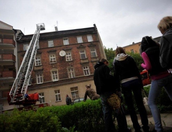 Podejrzenie pożaru w budynku wielorodzinnym na ulicy Ściegiennego w Opolu