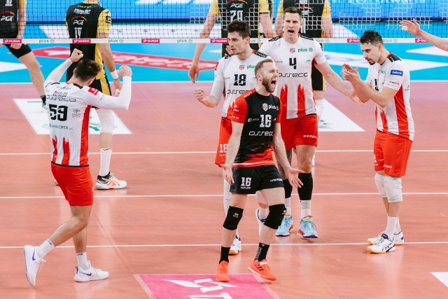 Jednym radość - Asseco Resovia i jej kibice - drugim - PGE Skra i jej fani - smutek...