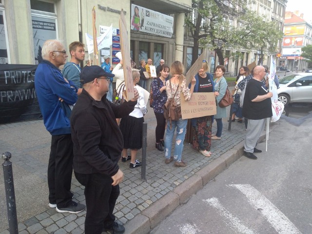 Protest wspierający osoby niepełnosprawne pod siedzibą PiS w Gdańsku