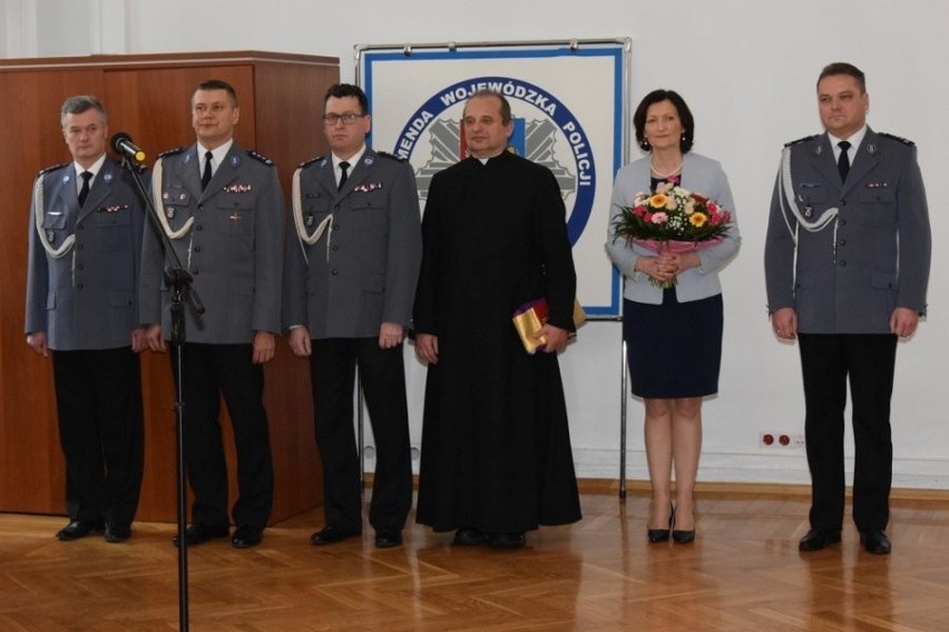 20 nowych podkarpackich policjantów złożyło ślubowanie. Znasz któregoś z nich? (zdjęcia)