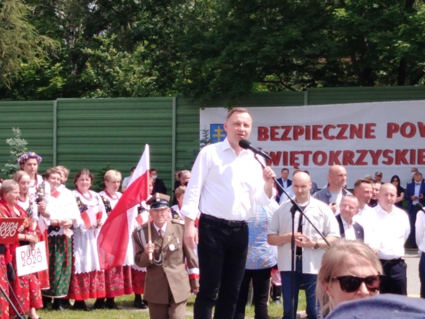 Prezydent Andrzej Duda w Jędrzejowie. Spotkanie z mieszkańcami przed Centrum Kultury (ZAPIS TRANSMISJI)