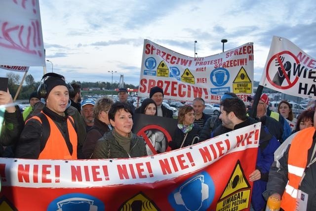 Lotnisko chce mieć nowy pas, mieszkańcy protestują [WIDEO]