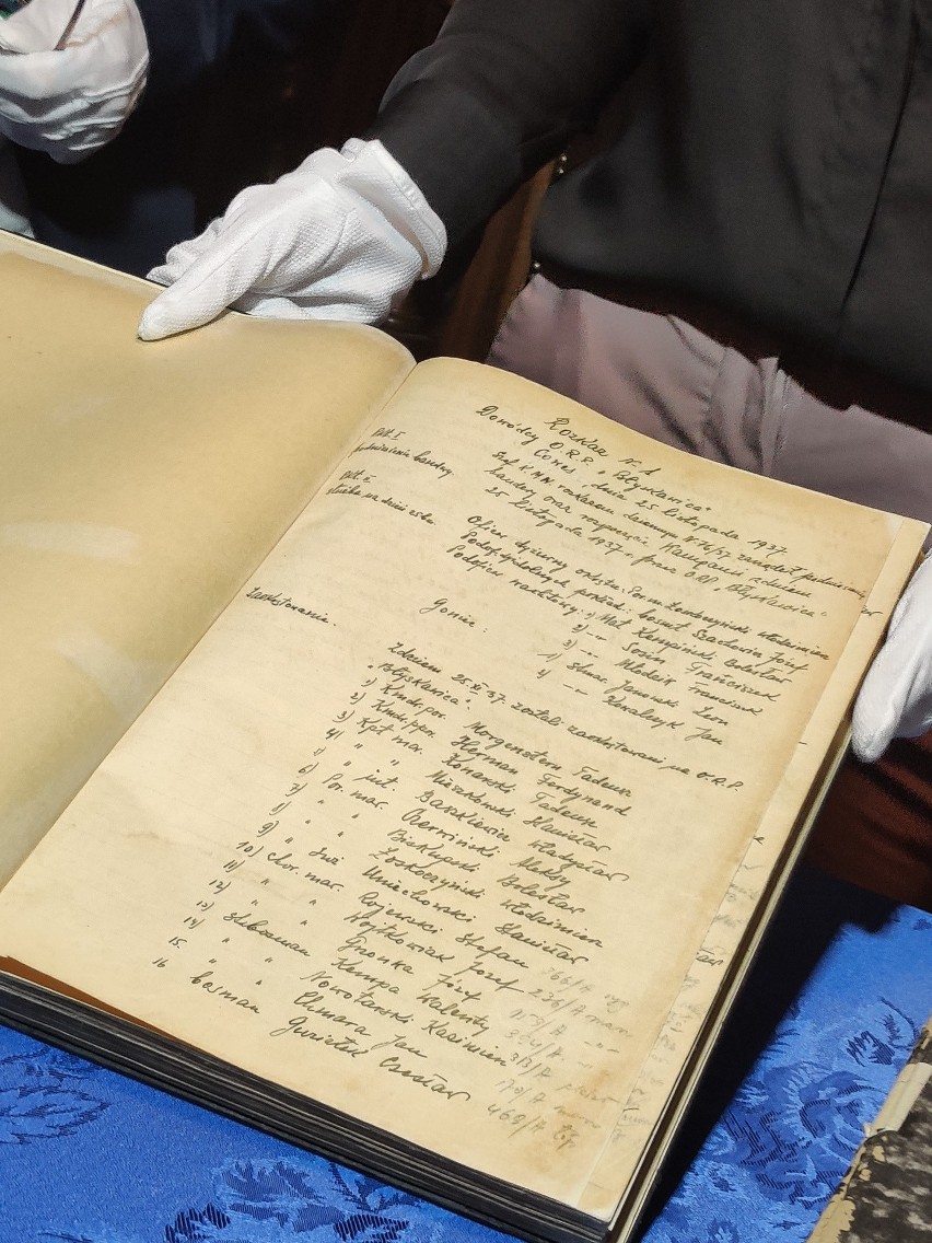 Bezcenny zbiór dokumentów trafił do Muzeum Marynarki Wojennej w Gdyni. Wśród nich m.in. dziennik rozkazów z ORP Błyskawica