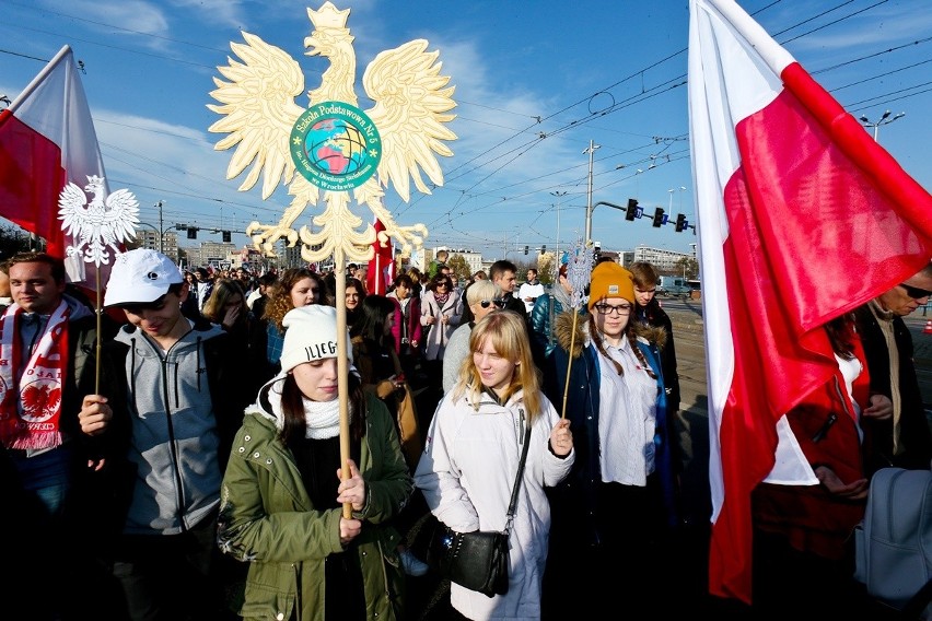 Radosna Parada Niepodległości przeszła przez Wrocław [ZDJĘCIA]