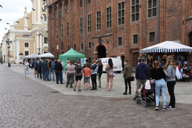 W Ratuszu Staromiejskim po raz kolejny odbywa się akcja szczepień przeciwko Covid-19. Zobaczcie, ilu chętnych przystąpiło do szczepień.POLECAMYKoronawirus w Polsce: 227 nowych zakażeń. Ostatniej doby zmarło 11 osób