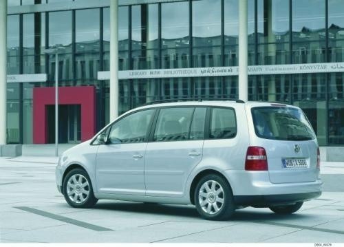 Fot. VW:  Najsłabszy silnik oferowany do Tourana z...