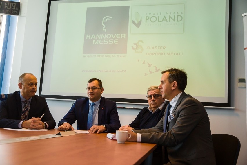 Na zdjęciu od lewej: Janusz Poulakowski, dyrektor biura KOM,...