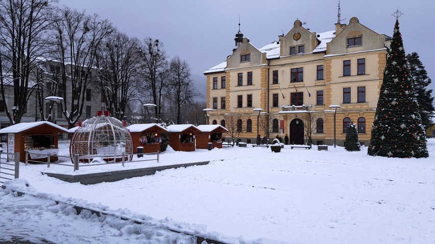 Zakorkowana Wisła, sparaliżowany Szczyrk, a Ustroń? Cisza i spokój, to jego przewaga nad konkurencją ZDJĘCIA