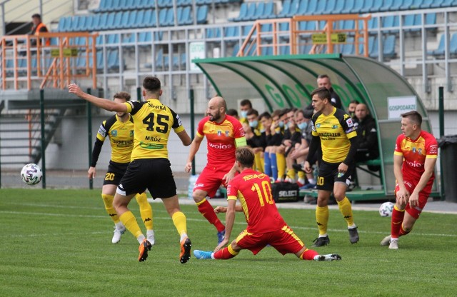 W zaległym meczu piłkarskiej 3. ligi Siarka Tarnobrzeg pokonała na własnym boisku Podhale Nowy Targ 2:1.