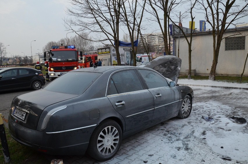 Wrocław: Pożar samochodu osobowego na ul. Legnickiej (ZDJĘCIA)