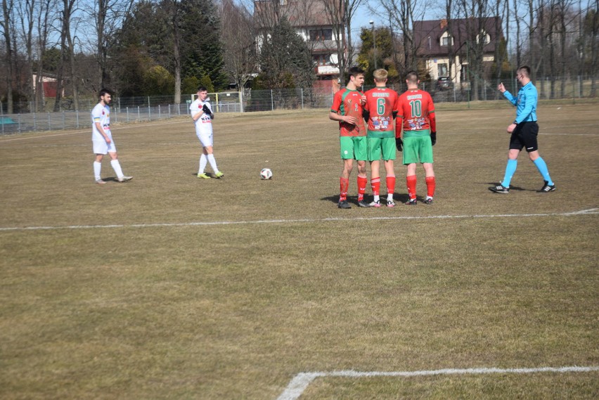 Czwarta liga mazowiecka. Oskar Przysucha - Klub Sportowy Raszyn 3:1 (Zobacz zdjęcia z meczu)