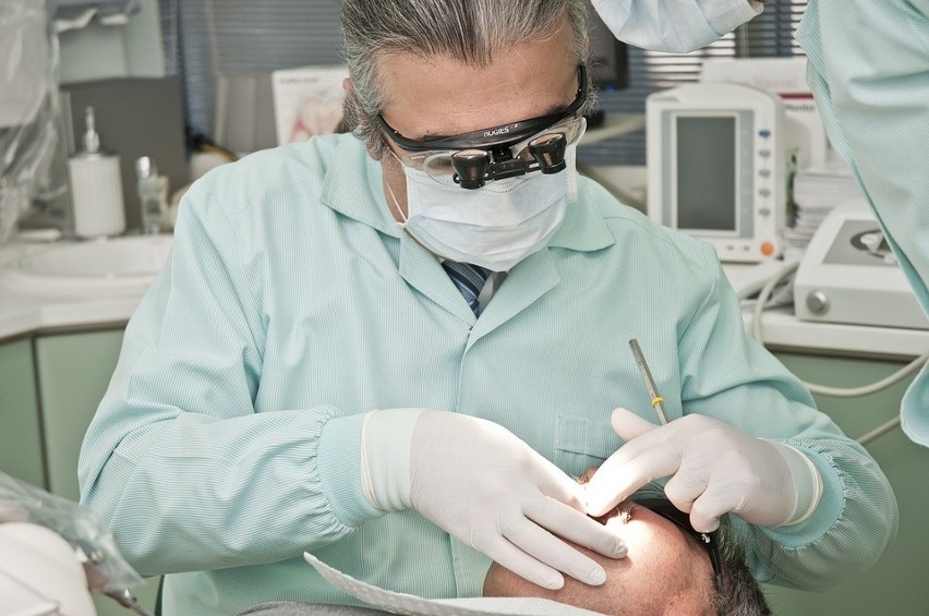 Gabinety stomatologiczne na NFZ w Podlaskiem znikają. Dentyści wypowiadają umowy i skupiają się na płatnych usługach