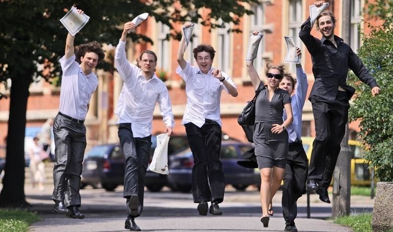 Najlepiej napisali egzaminy uczniowie liceów ogólnokształcących, słabo wypadły technika