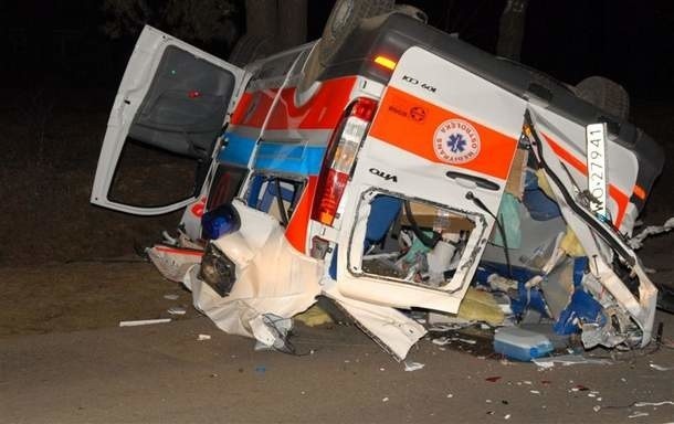 Ambulans został doszczętnie zniszczony