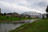 Przemyśl. Stare miasto z zamkiem i A. Fredrą. Caritas ugości na dworcu. Walka o 130-letni słynny zabytkowy most (ZDJĘCIA)