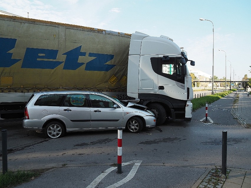 Okoliczności wypadku na al. Politechniki ustala policja. Ze...