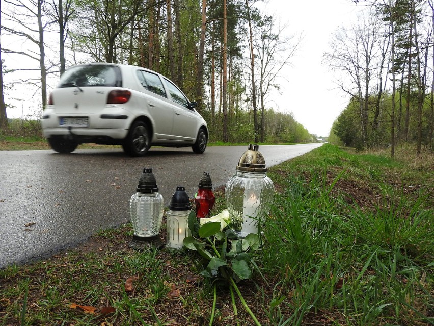 Knorydy. 26-latek zginął w BMW 318. Na miejscu śmierci...