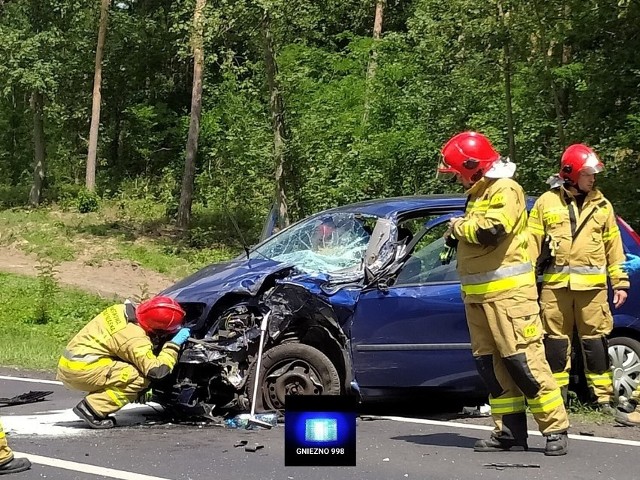 Na miejsce przyjechała policja, pogotowie ratunkowe i straż pożarna. Po wypadku w rejonie ulicy Wrzesińskiej i Pustachowskiej zaczęły się tworzyć duże korki. Ulica Wrzesińska jest zablokowana.