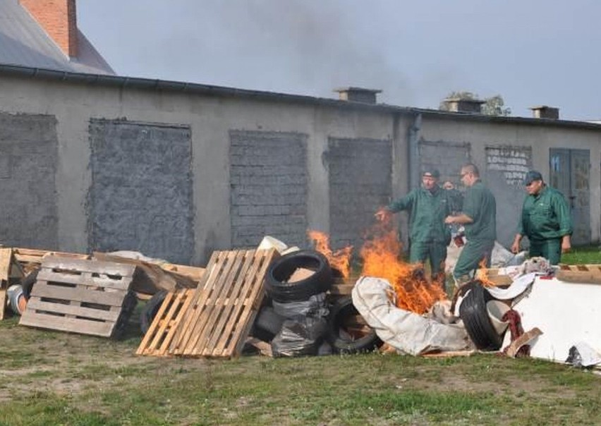 Przytuły Stare. Bunt więźniów podczas pracy! Spokojnie – to tylko ćwiczenia (zdjęcia)