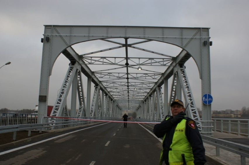 Most żelazny w Koninie otwarty z miesięcznym poślizgiem