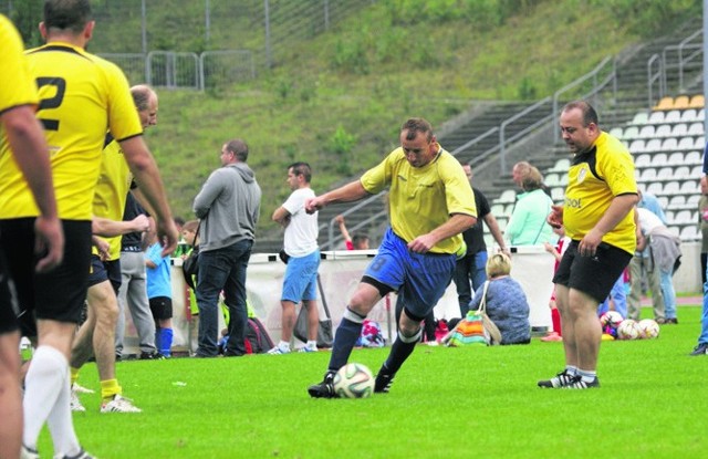 Wśród oldbojów Słupsk reprezentowały: Team Adamski, Almir Team, Victoria (na zdjęciu w czarnych spodenkach) i FK Oldboje