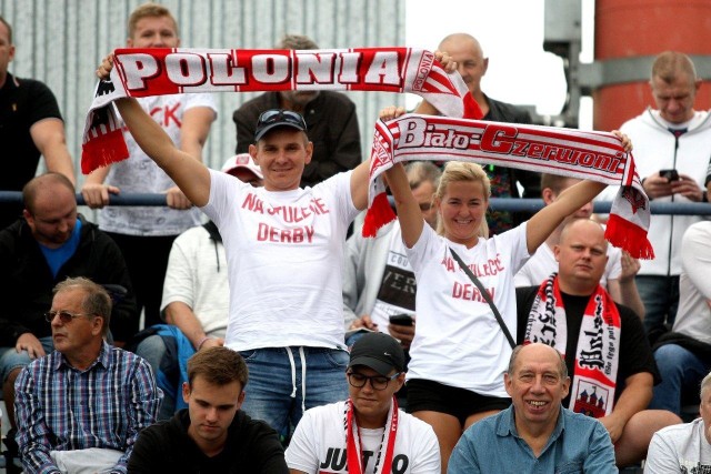 Bydgoscy żużlowcy pokonali u siebie Unię Kolejarza Rawicz 54:36 i - wobec porażki PSŻ Poznań - zapewnili sobie triumf w sezonie zasadniczym II ligi. Fani Polonii oszaleli z radości!BYŁEŚ NA MECZU? POSZUKAJ SIEBIE NA ZDJĘCIU >>>