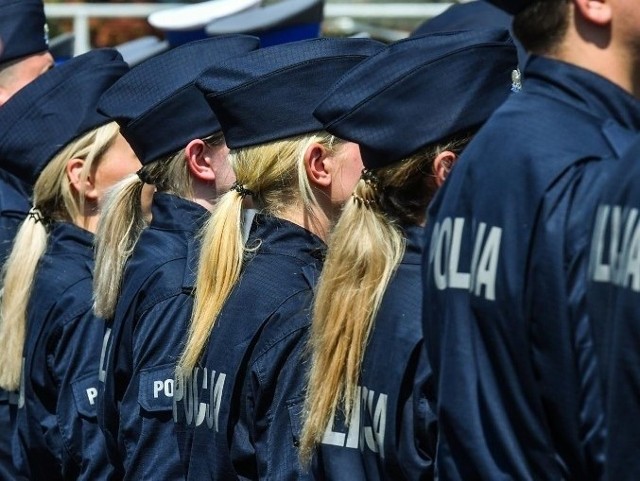 Trzy policjantki z bydgoskich jednostek bawiły się w klubie Los Chupitos na Starym Rynku w Bydgoszczy. Zakrapiane alkoholem spotkanie zakończyło się szarpaniną z obsługą i klientami, a potem - interwencją policyjnego patrolu. Podobno sprawa jest tuszowana.