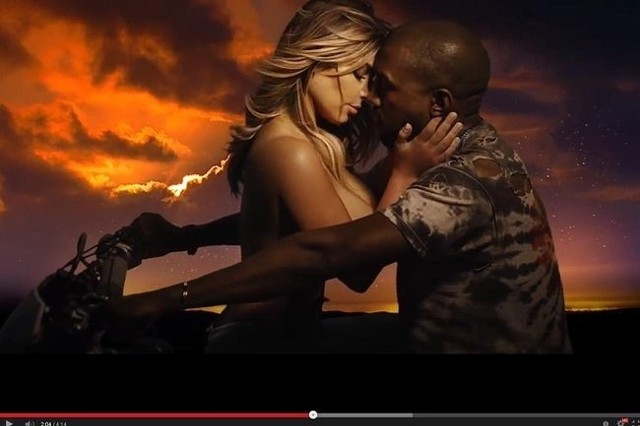 Kim Kardashian TOPLESS w teledysku Kanye Westa (fot. screen YouTube)