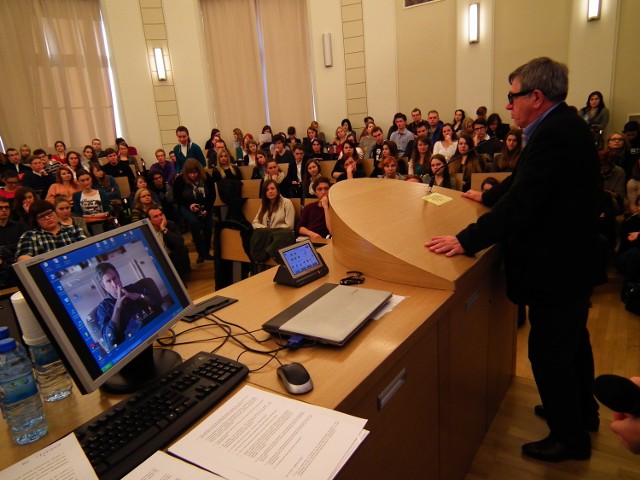 Jerzy Radziwiłowicz znany aktor gościł dziś w Poznaniu. Spotkał się ze studentami.