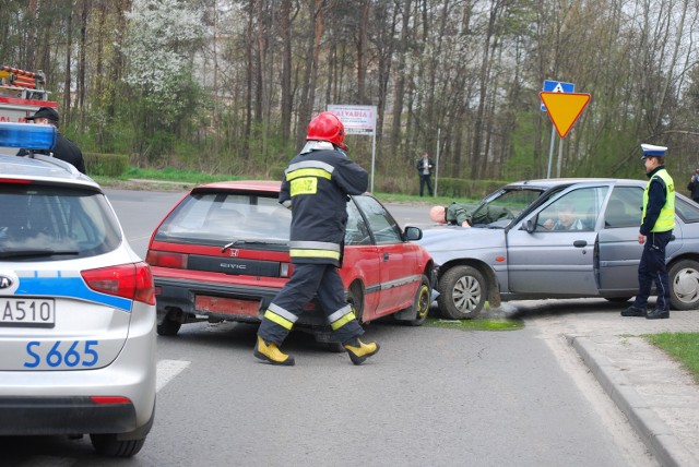 Symulowany wypadek w rejonie skrzyżowania ulic Batalionów Chłopskich i Radomskiej.